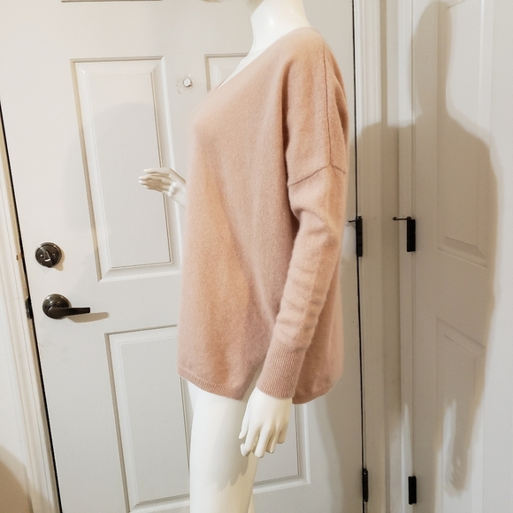 Minnie Rose Size XS Elegant Women's V-Neck Sweater in Soft Pink - Picture 2 of 8